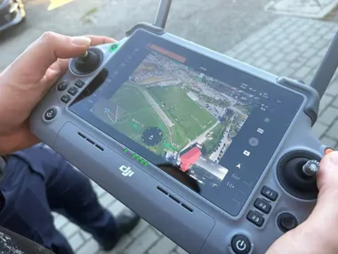 Dron nad derbami Tarnowa. Policja kieruje wnioski do sądu za pirotechnikę